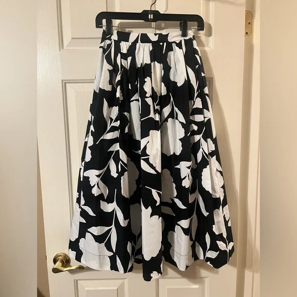 NWOT Kate Spade New York x Target Classic Black/White Rose Volume Midi Skirt XXS - Picture 1 of 6